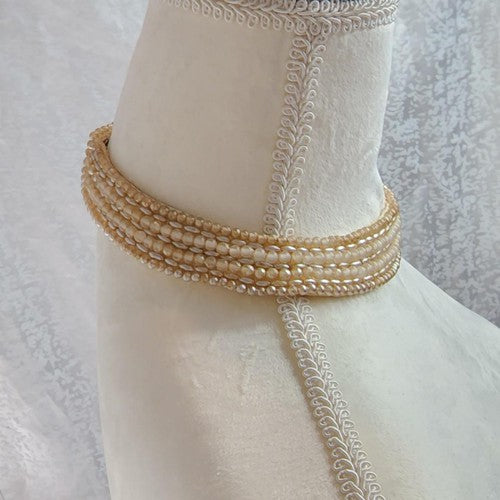 Very elegant vintage pearl beaded chocker.