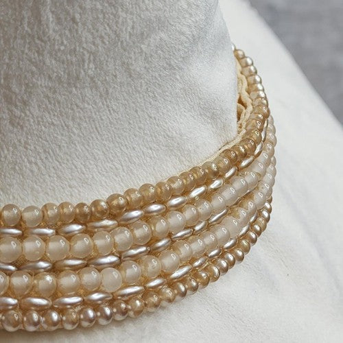 Very elegant vintage pearl beaded chocker.