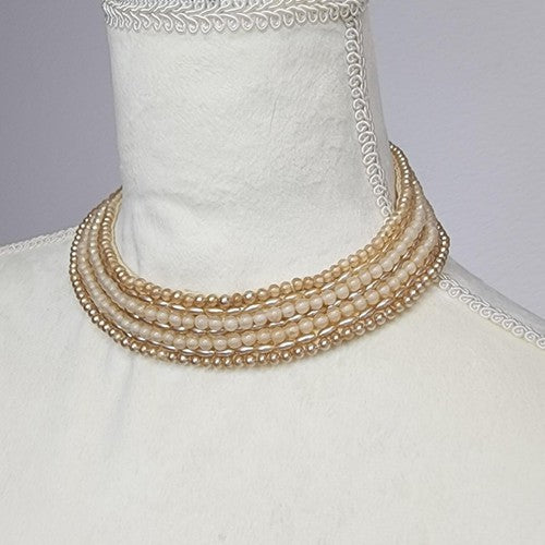 Very elegant vintage pearl beaded chocker.